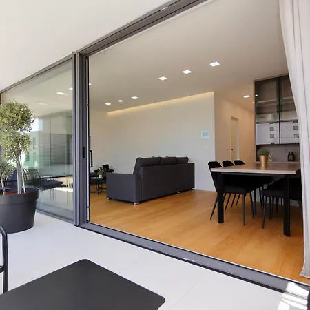 Nova - Spacious Modern 3-bedroom With Large Terrace Apartman