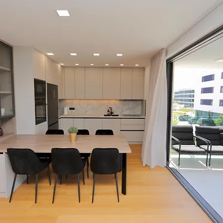 Nova - Spacious Modern 3-bedroom With Large Terrace Apartman *
