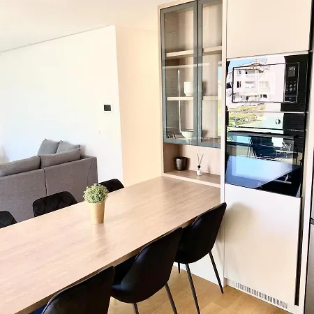 Apartman Nova - Spacious Modern 3-bedroom With Large Terrace Zára
