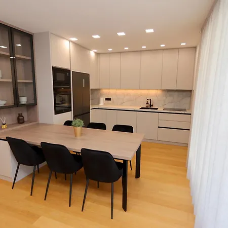 Nova - Spacious Modern 3-bedroom With Large Terrace 아파트 *