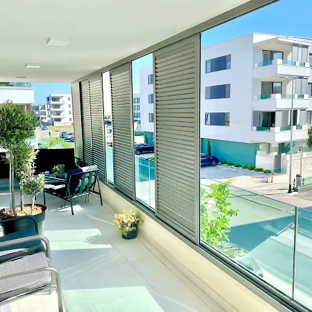 Apartman Nova - Spacious Modern 3-bedroom With Large Terrace Zára