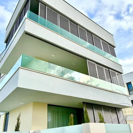 Apartman Nova - Spacious Modern 3-bedroom With Large Terrace