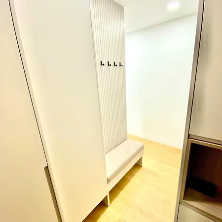 Apartman Nova - Spacious Modern 3-bedroom With Large Terrace *