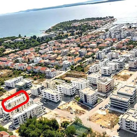 Apartman Nova - Spacious Modern 3-bedroom With Large Terrace *